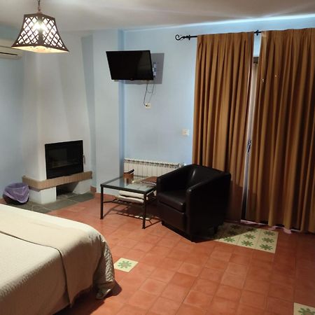 Hotel Rural La Posada De Las Cigueenas جيريز دي لوس كاباليروس المظهر الخارجي الصورة