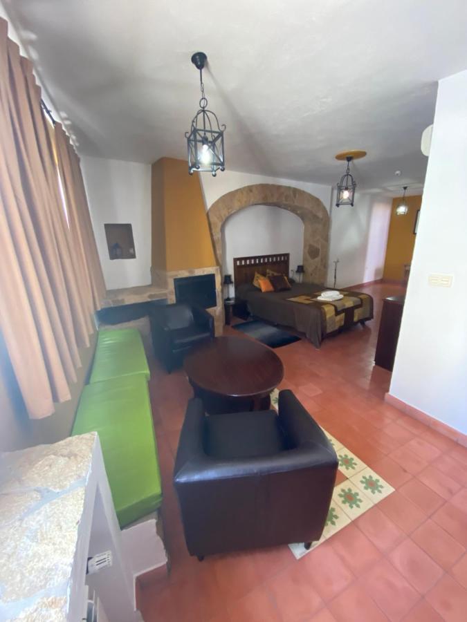 Hotel Rural La Posada De Las Cigueenas جيريز دي لوس كاباليروس المظهر الخارجي الصورة
