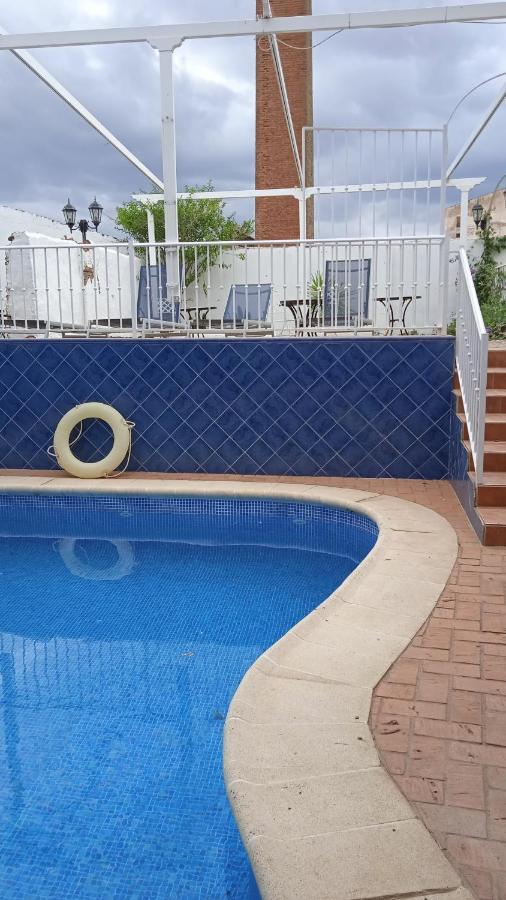 Hotel Rural La Posada De Las Cigueenas جيريز دي لوس كاباليروس المظهر الخارجي الصورة