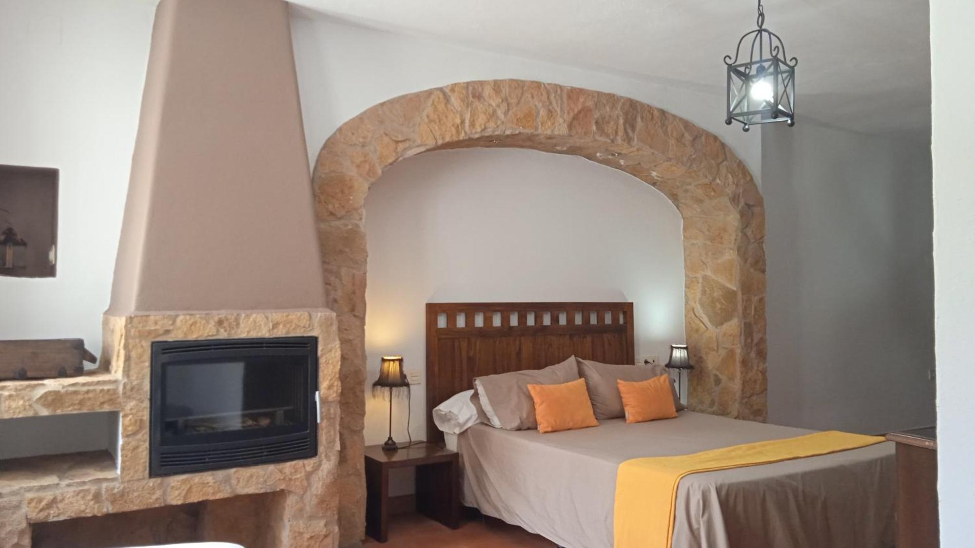 Hotel Rural La Posada De Las Cigueenas جيريز دي لوس كاباليروس المظهر الخارجي الصورة